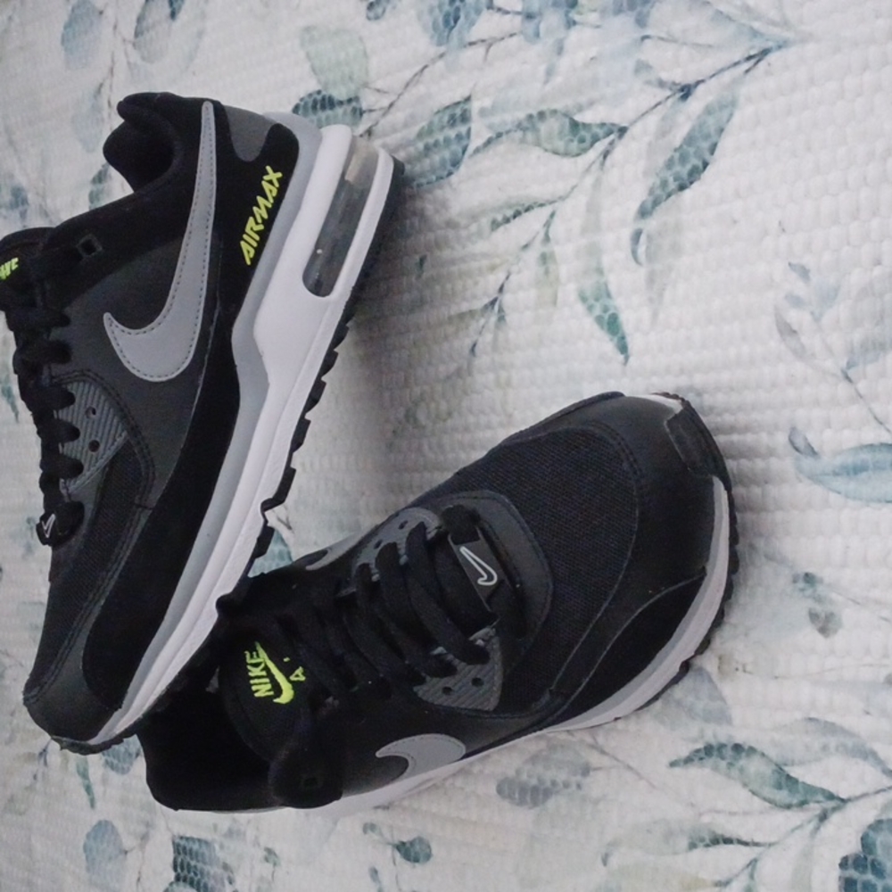 Nike airmax youth boys sz 4